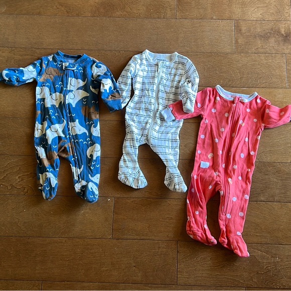 Bundle of 3 month old zip footie onesies - Picture 1 of 8